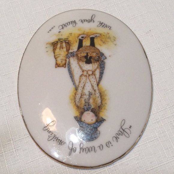 Holly Hobbie Porcelain Plaque Love is a way of - Picture 5 of 5
